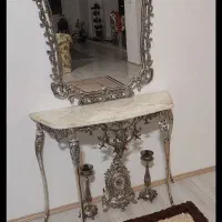 میز کنسول همراه ساعت و شمعدان