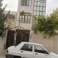 ویلا دو طبقه متراژ کل 220 منزل آباد ،خ صاحب الزمان