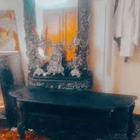 آینه و شمعدان ومیز تلویزیون