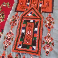 لباس بچگانه و بدن چوطل|لباس|سراوان, |دیوار