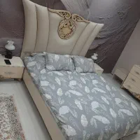 تخت خواب ۲نفره همراه با کنسول آینه و کناره و نشیمن