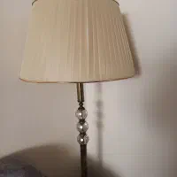 آباژور ایستاده