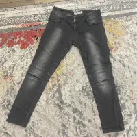 شلوار جین زغالی برندترک در حد نو سایز ۳۸.۴۰