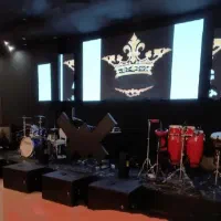 گروه موزیک DJ اقا دی جی خانم. خواننده..