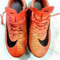 کفش ورزشی چمنی