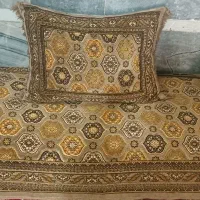 کنار،متکا،