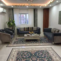 مبل راحتی به همراه میزعسلی و جلو مبلی