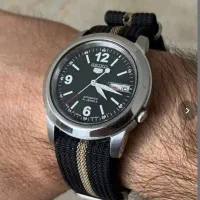 سیکو|ساعت|تهران, فلسطین (میدان انقلاب)|دیوار