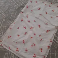 روبالشی پاکتی گل سرخی در حد اک