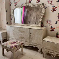 سرویس خواب ، کنسول آینه و دو عدد پاتختی و پاف