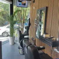 نیازمند یک آرایشگر