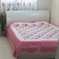 تخت خواب ۲نفره سفیدصدفی/۴پایه صورتی/شیک ومینیمال|تخت و سرویس خواب|تهران, میدان ولیعصر|دیوار