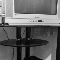 میز و تلویزیون