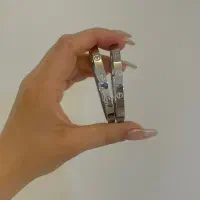 دستبند کارتیر لاو نگین دار استیل نقره‌ای و طلایی