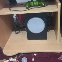 کامپیوتر با باند و وسایل کامل میز و صندلی