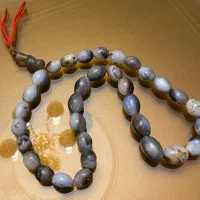 تسبیح قدیمی تراش خورده از سنگ مرمر