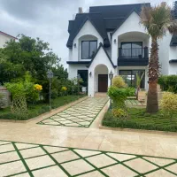 با خرید این ویلا یعنی لاتاری بردی/چسبیده به جنگل