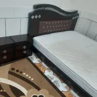 تخت و تشک و پا تختی  و میز آرایشی