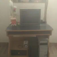 میز کامپیوتر در حد نو و کم کار.... فقط میز