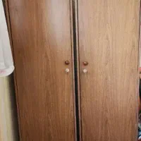 کمد ایستاده برای خیریه به خانواده نیازمند.