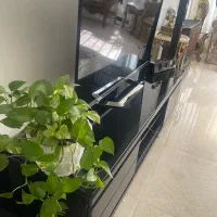 فروش میز تلوزیون وویترین نو وکاملا شیک|بوفه، ویترین، کنسول|شاهین‌شهر, مخابرات (شهید بهشتی)|دیوار