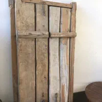 حدودا ۳۰ درب چوبی قدیمی ۷۰ ساله