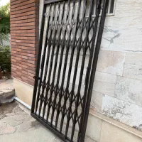 حفاظ آکاردیونی و درب چوبی آپارتمان