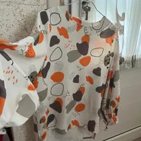 یک عدد شومیز مجلسی همراه با یک‌روسری قواره دارنو