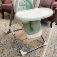 صندلی غذای کودک. تابشو و ساده