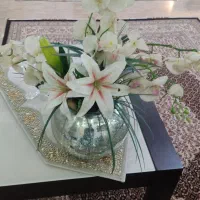 گلدان و گل لیلیوم و ارکیده