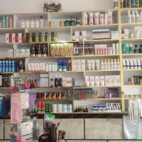 دکور مغازه لوازم آرایشی