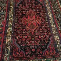 قالیچه  قدیمی رنگ گیاهی  در حد نو