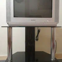 میز تلویزیون و تلویزیون