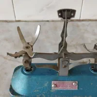 ترازوعتیقه|کلکسیون اشیاء عتیقه|یزد, |دیوار