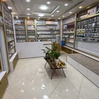 فروشنده موبایل و لوازم جانبی