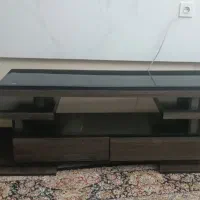 میز تی وی.  جنس چوب گلس ترک در حد نو