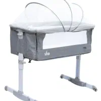 تخت کودک کنار مادر