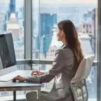 منشی و دستیار مدیر عامل