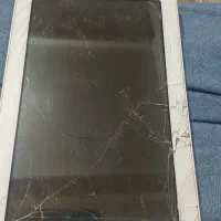 یک تبلت و گوشی خراب و یک تبلت سالم