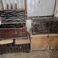 تعدادی صندوق قدیمی روسی