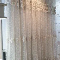 فروش ۲ عدد پرده توری گل‌دار شیک به همراه پشت‌پرده