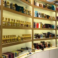 فروشنده عطر و ادکلن