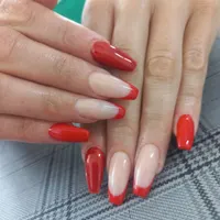 خدمات کاشت ناخن