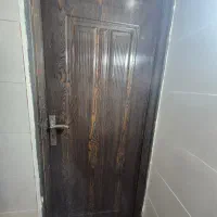 درب چوبی در حد نو و چارچوب فلزی نو