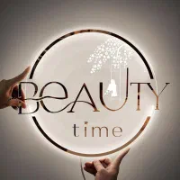 اپراتور لیزر و منشی کلینیک زیبایی