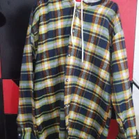 تعدادی لباس در حد نو