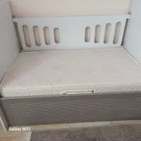 تخت نوزادی و تشک