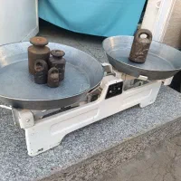 ترازو قدیمی با 7 کیلو سنگ