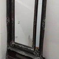 ایینه کنسول به همراه ساعت و شمعدانی