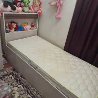 تخت کودک و نوجوان کاملا سالم